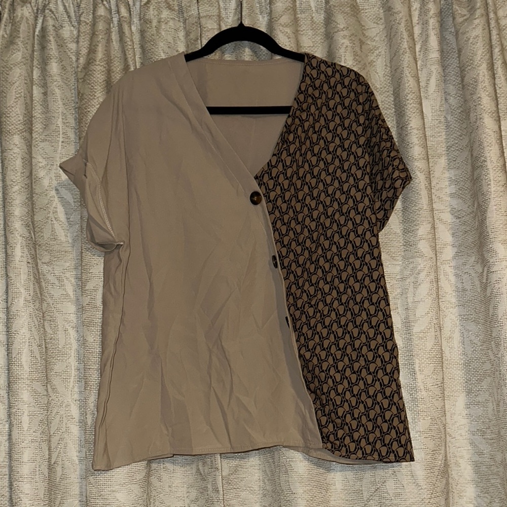 4/$15 Two-Tone Button-Up Women's Top (fits xl)